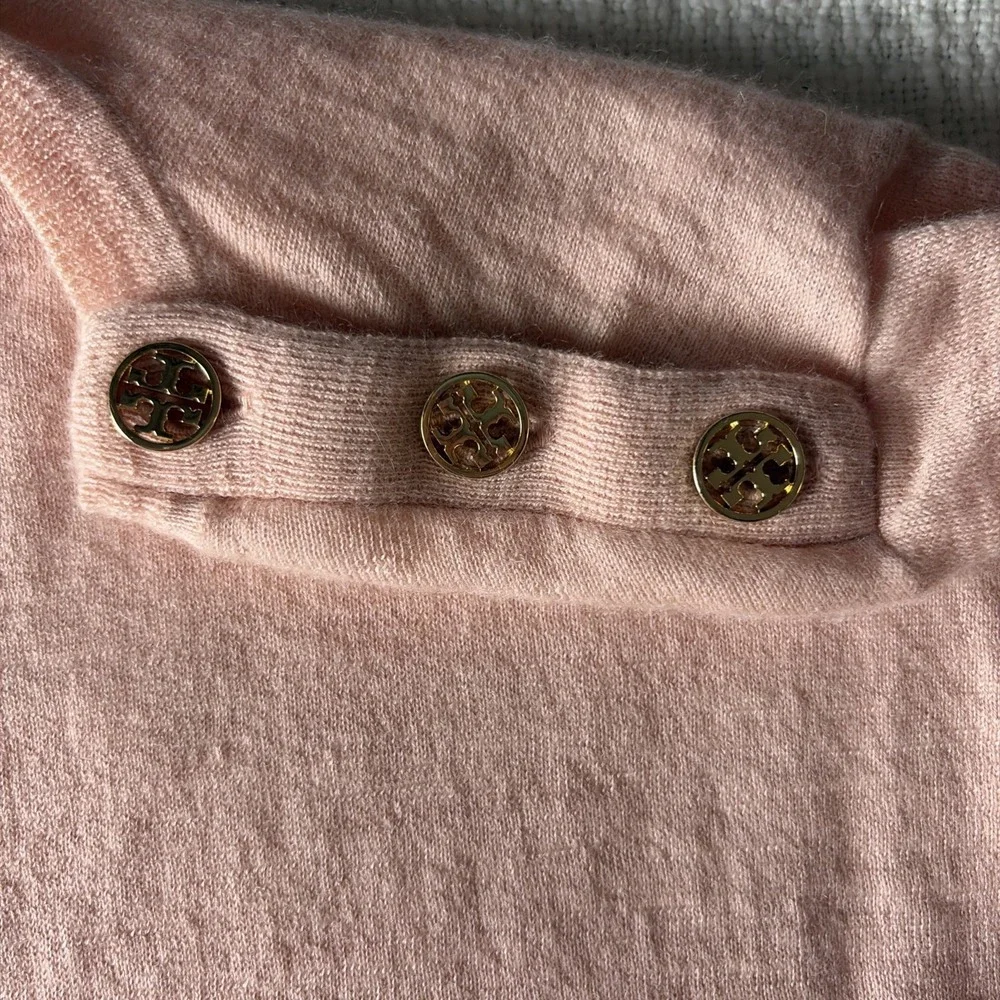 Tory Burch 100% Cashmere XS Sweater Gold Logo Buttons Soft Pink Luxury Preppy